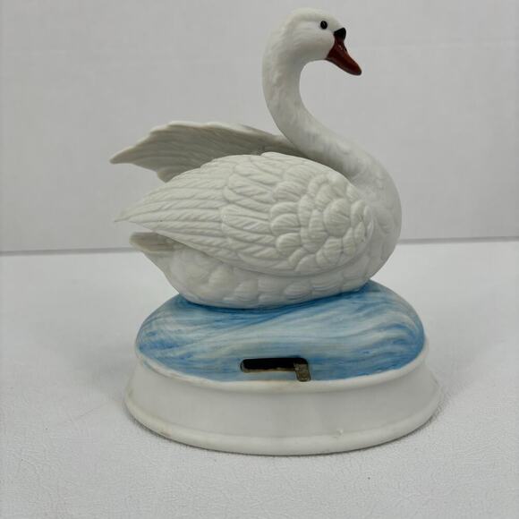 Vintage Gorham Bisque Porcelain Swan Figurine Figure Japan Musical Wind-Up - Picture 3 of 7
